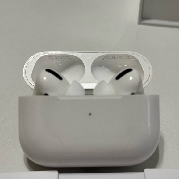 AirPods Pro - Normal Use - Picture 2 of 11